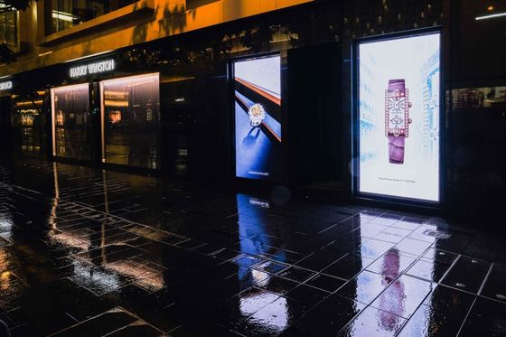GA Serie P4 Poster Led Display W1366*H1920mm Modulo tamaño 320*160mm IP65 Instalación al aire libre 8000 nits