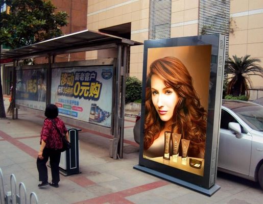 GA Serie P4 Poster Led Display W1366*H1920mm Modulo tamaño 320*160mm IP65 Instalación al aire libre 8000 nits
