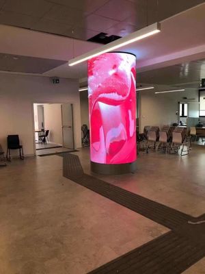 Display LED cilíndrico de color completo personalizado P1.8mm para paneles interiores Tamaño 240*120mm