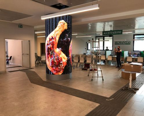 Display LED cilíndrico de color completo personalizado P1.8mm para paneles interiores Tamaño 240*120mm