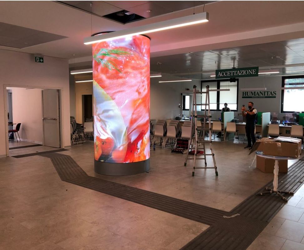 Display LED cilíndrico de color completo personalizado P1.8mm para paneles interiores Tamaño 240*120mm