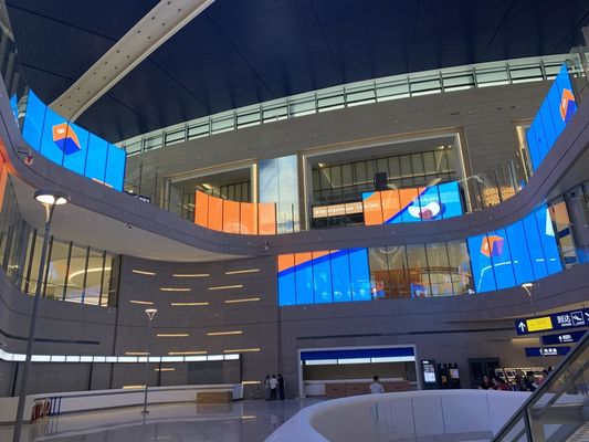 Display LED transparente P7.8 para interiores con malla de vídeo LED digital personalizable