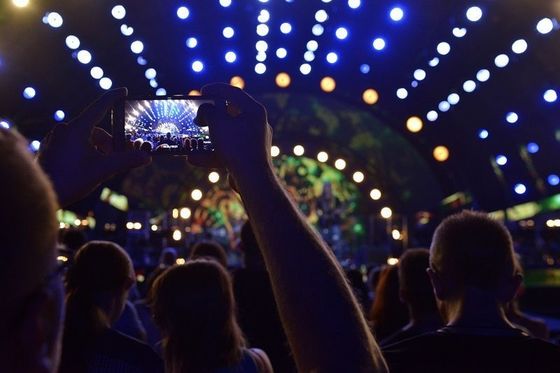 Buen precio Pantalla LED de fondo de escenario exterior Instalación rápida P3.9 Alquiler Pantalla LED exterior en línea