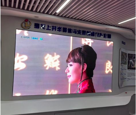 pantalla LED estrecha interior de la echada del pixel de 2K 4K P0.9 P1.25 P1.875 milímetro para la aula de la escuela