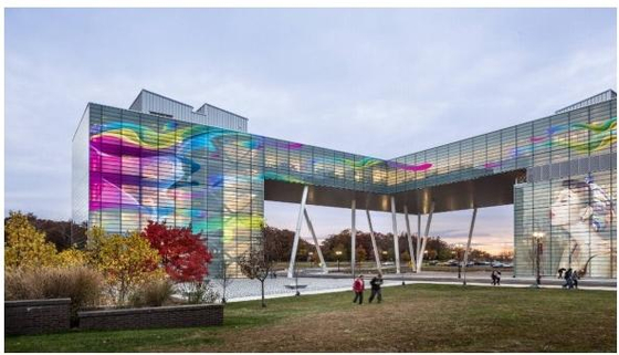 Buen precio P4.8mm High-definition, High Brightness, And High Transparency Glass Mounted Film LED Display Screen en línea