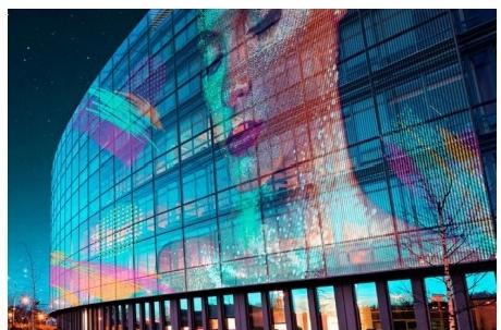 P15.625-31.25mm es adecuado para pantallas LED publicitarias exteriores a gran escala en muros cortina de vidrio que se ven desde una larga distancia