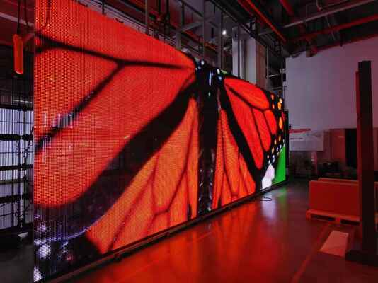 Buen precio Pantalla LED de fachada multimedia con instalación de proyecto a 90 grados sin costuras, alta transparencia y 5500 nits de brillo para entornos urbanos en línea